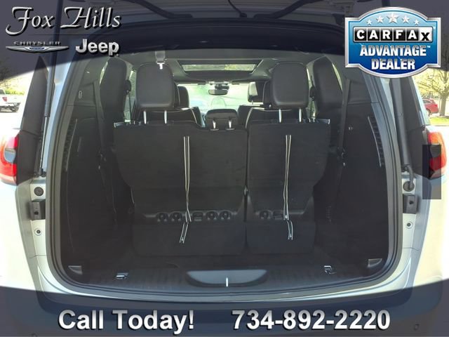 Used 2026 Chrysler Pacifica Limited FWD image 10