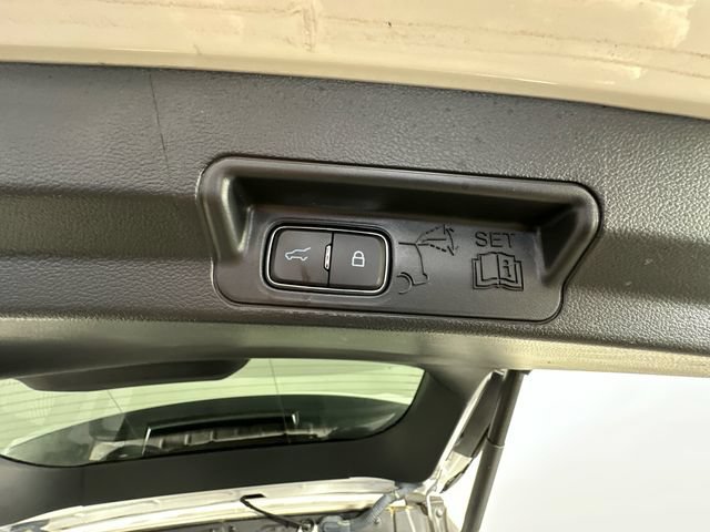 Used 2022 Ford Explorer XLT w/ Equipment Group 202A AWD/4WD image 9