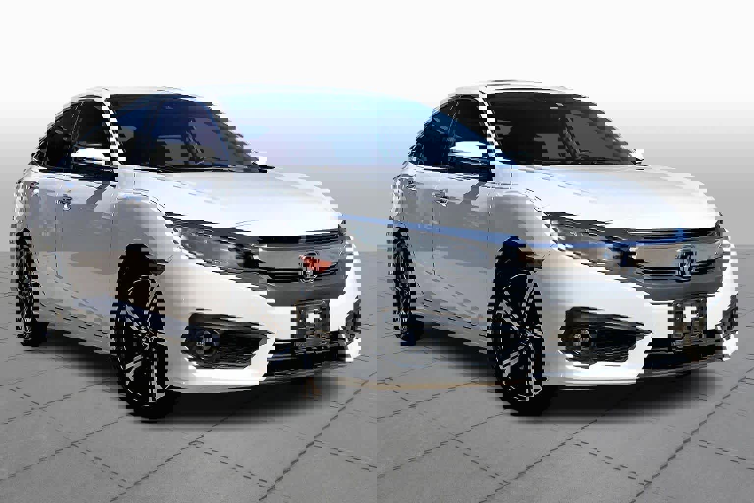 Used 2017 Honda Civic Touring image 3