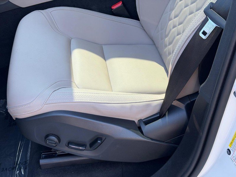 Certified 2025 Volvo XC90 B6 Plus AWD/4WD image 25