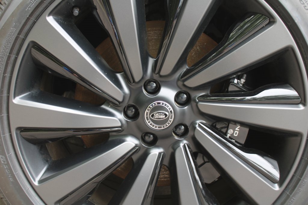 New 2025 Land Rover Range Rover SV image 19