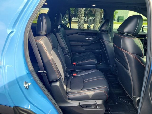 Certified 2025 Honda Pilot TrailSport image 2
