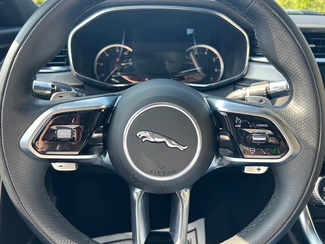 Used 2022 Jaguar XF R-Dynamic SE image 23