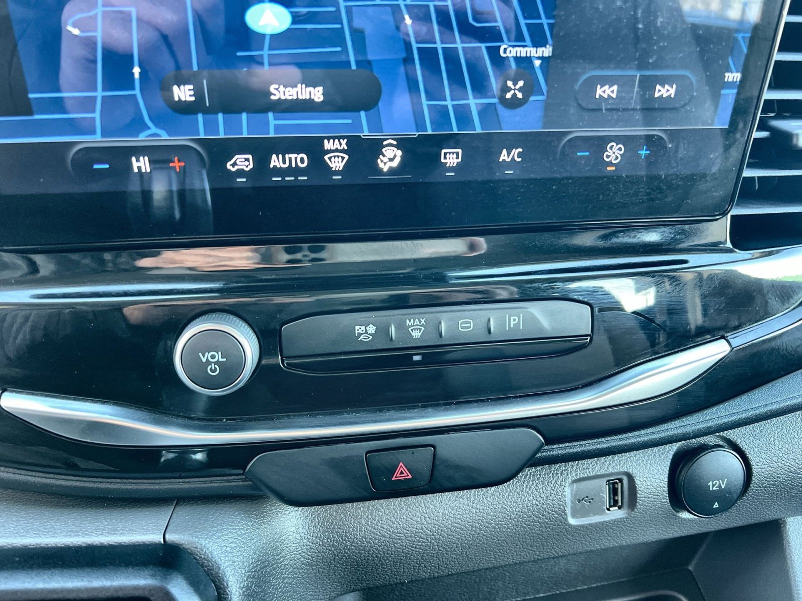 Certified 2024 Ford Transit 350 XLT image 21