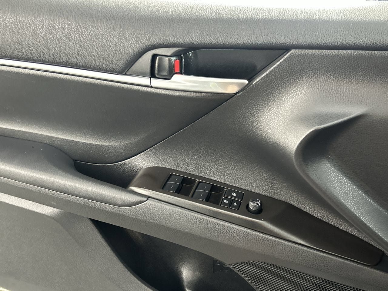 Used 2024 Toyota Camry SE FWD image 19