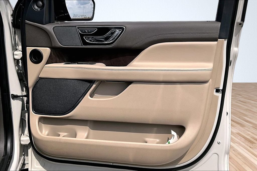 Used 2022 Lincoln Navigator Reserve AWD/4WD image 18