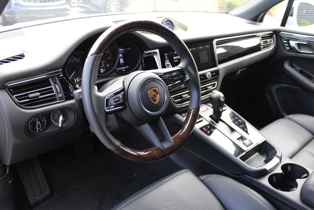 Used 2025 Porsche Macan image 4
