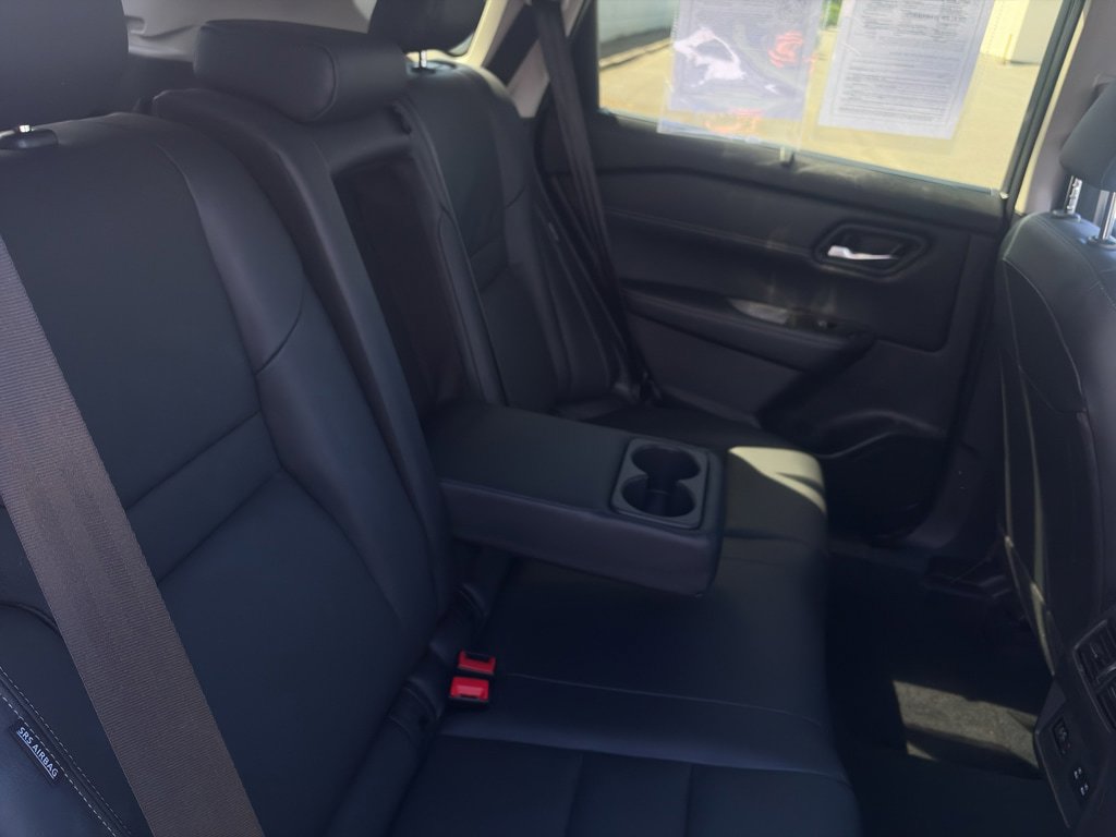 Used 2025 Nissan Rogue SL w/ Tech Package image 24