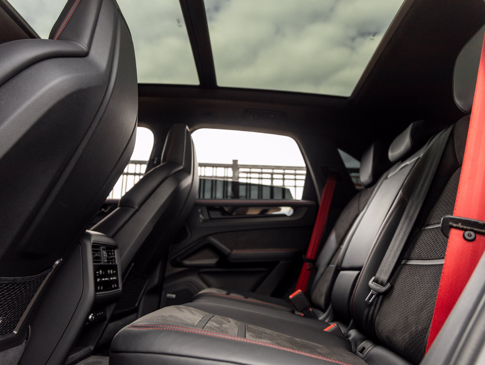 Certified 2025 Porsche Cayenne GTS AWD/4WD image 34