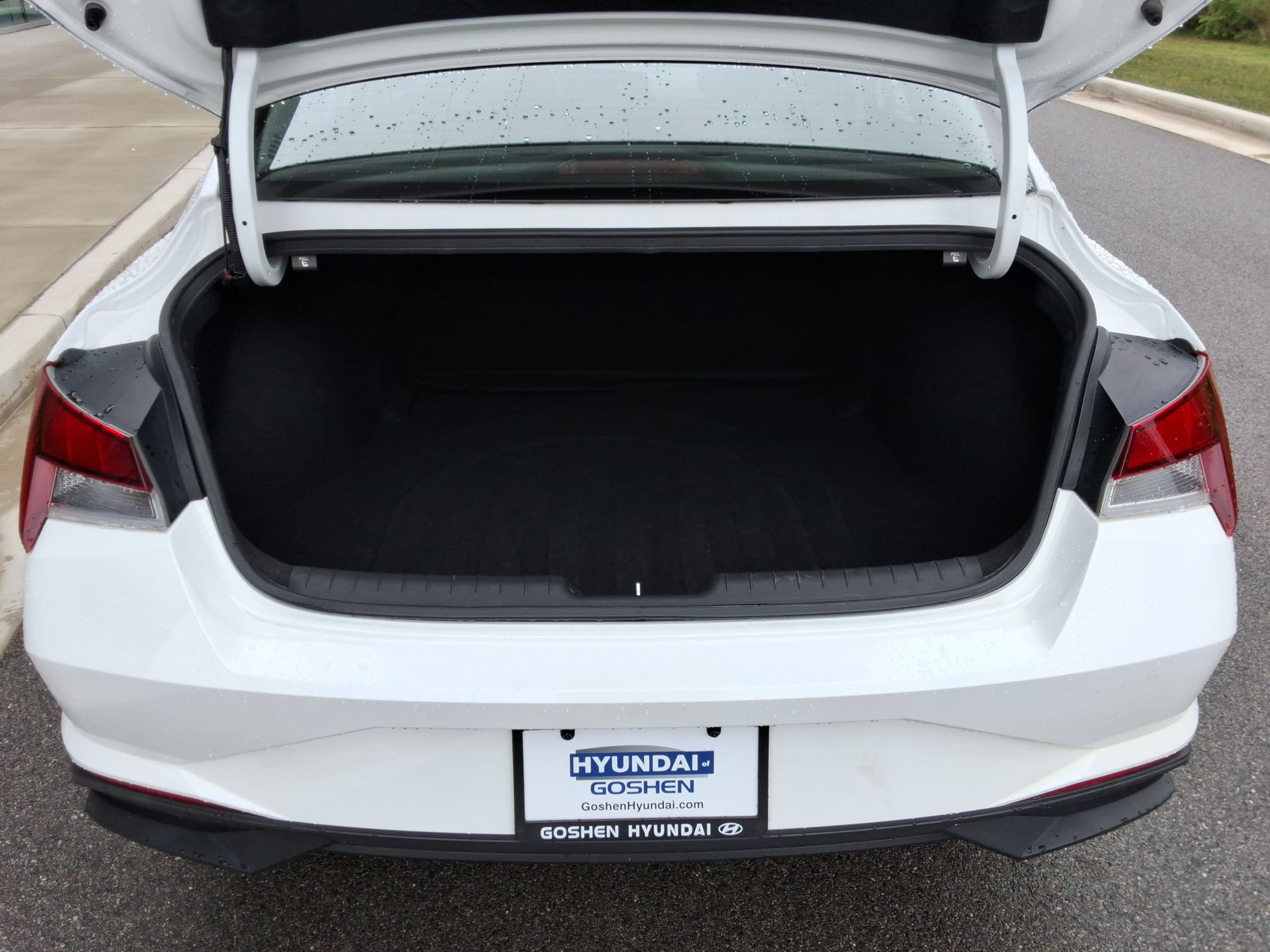Used 2021 Hyundai Elantra SE FWD image 30