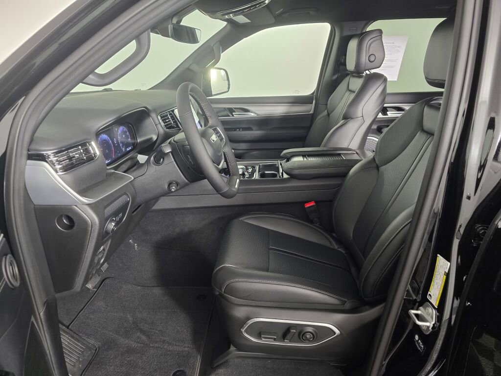 New 2025 Jeep Wagoneer L 4WD w/ HD Trailer Tow Package image 28