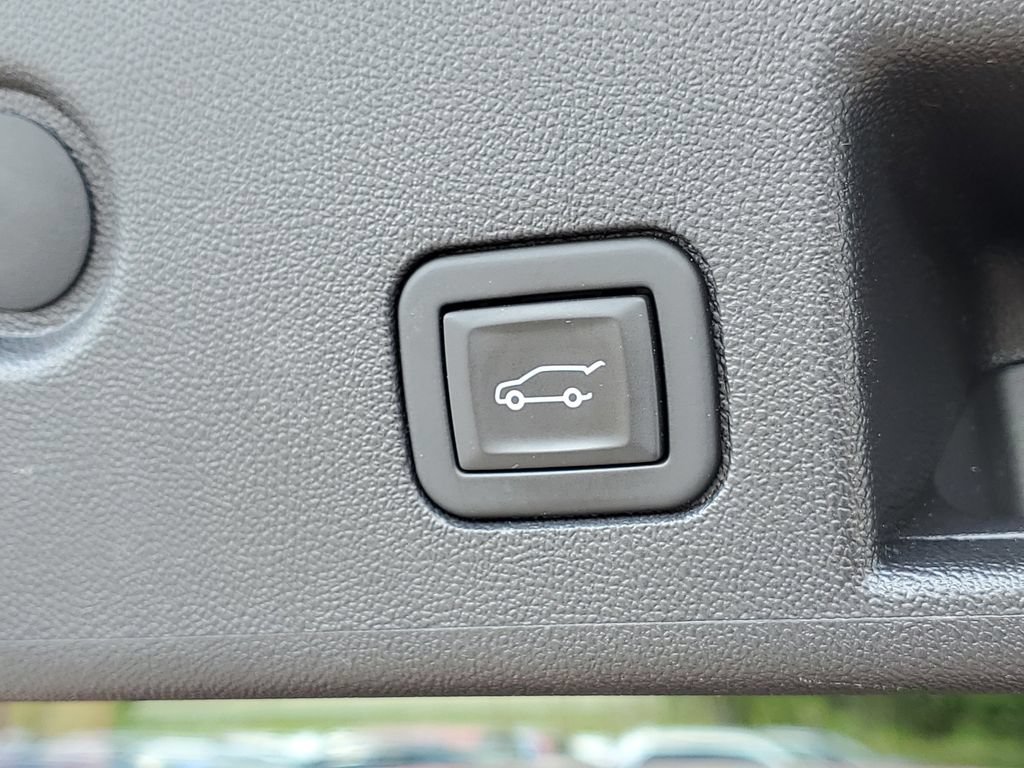 Used 2024 Chevrolet Equinox LT w/ LPO, Floor Liner Package AWD/4WD image 9