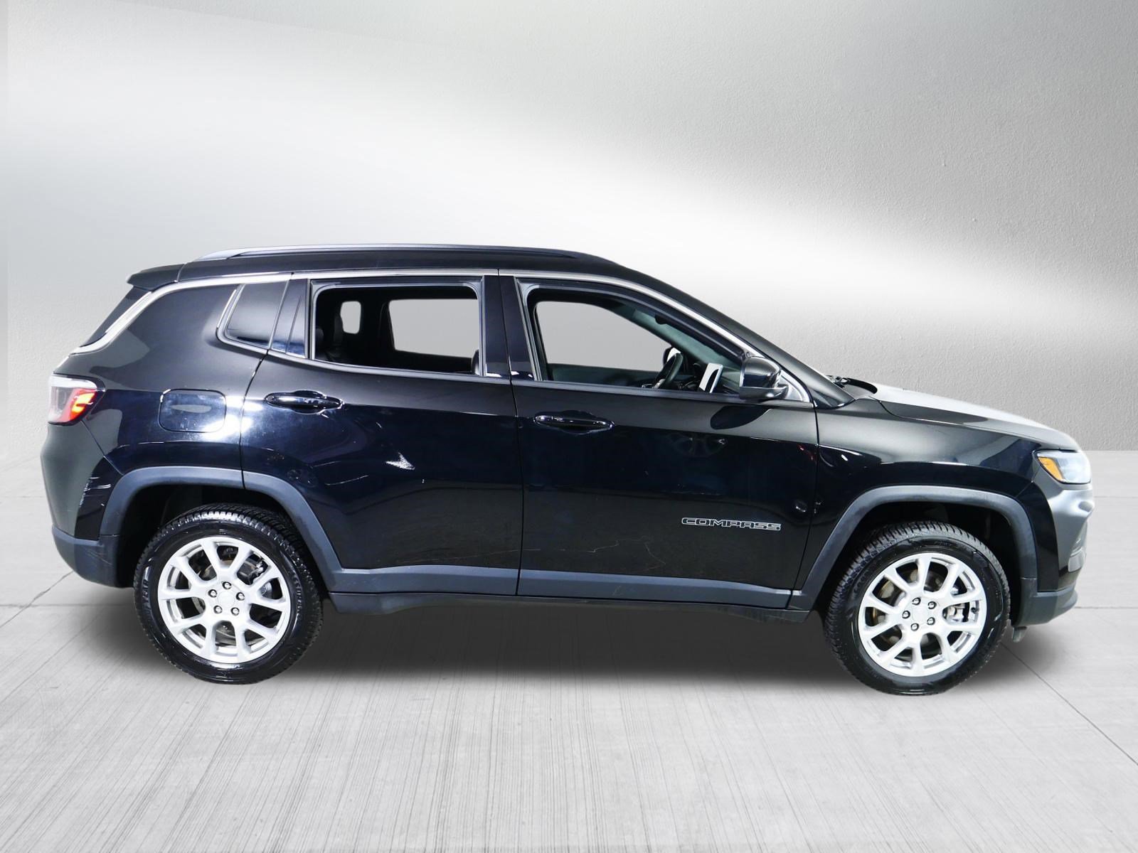 Used 2023 Jeep Compass Latitude AWD/4WD image 8