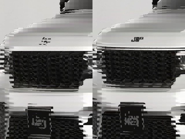 New 2025 Jeep Grand Cherokee Altitude image 22