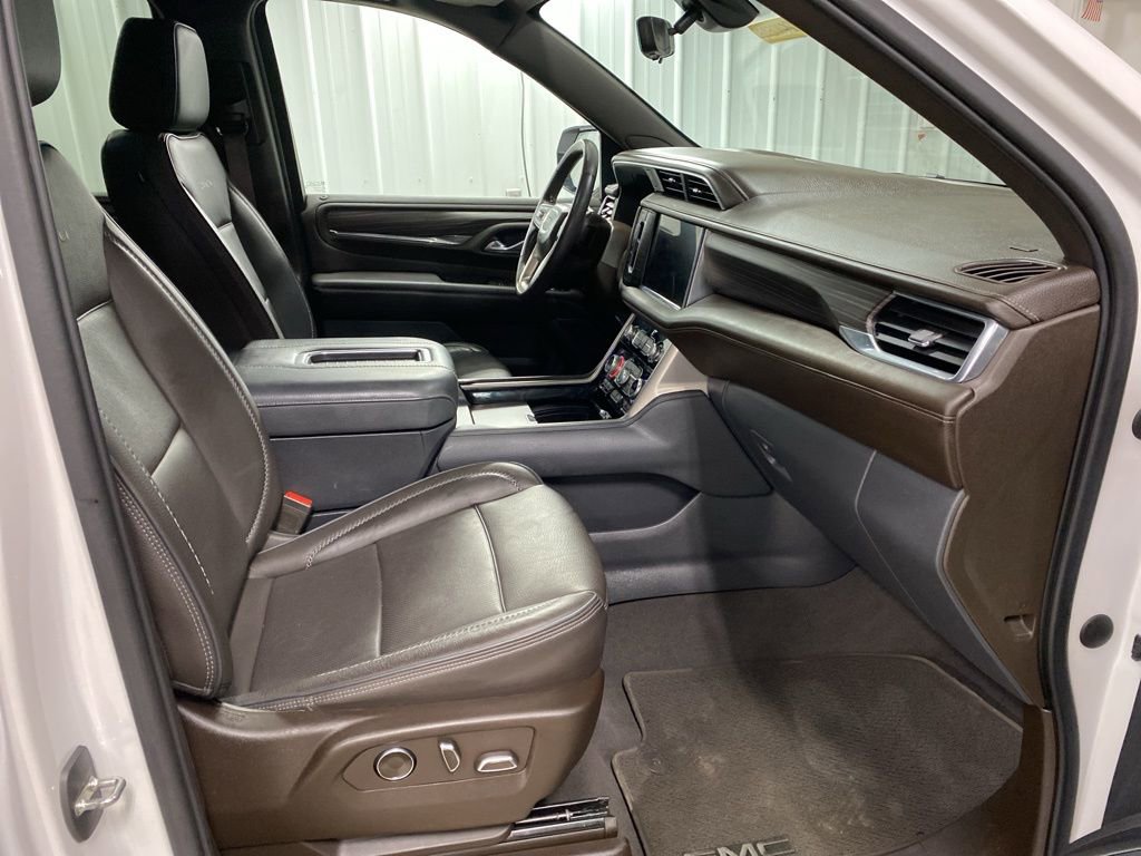 Used 2021 GMC Yukon Denali w/ Denali Premium Package image 21