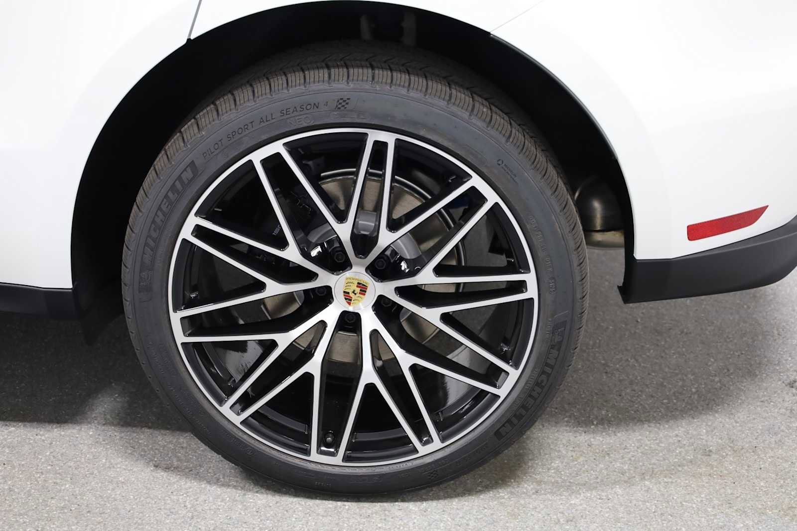 New 2026 Porsche Macan image 47