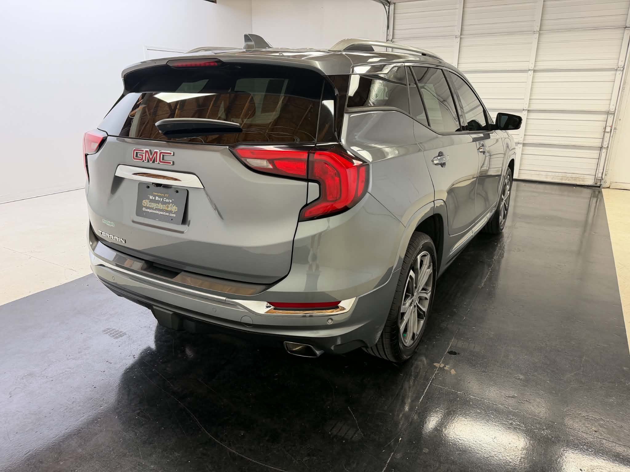 Used 2020 GMC Terrain Denali w/ Denali Premium Package FWD image 12