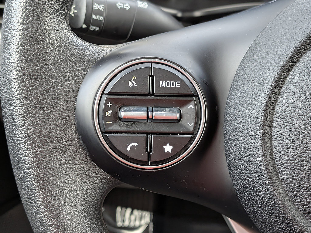 Used 2023 Kia Soul LX w/ LX Technology Package FWD image 24