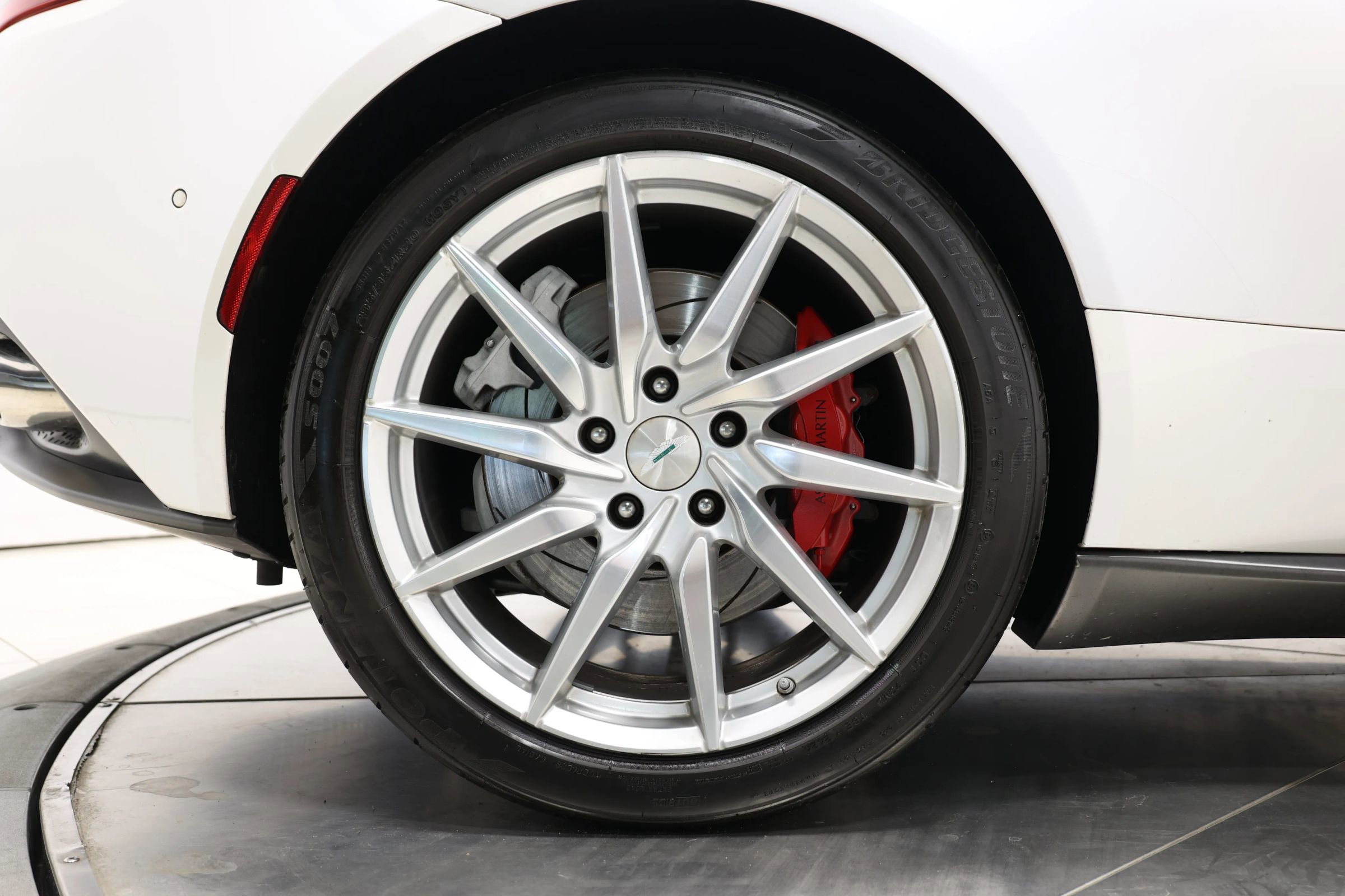 Used 2018 Aston Martin DB11 Coupe image 84