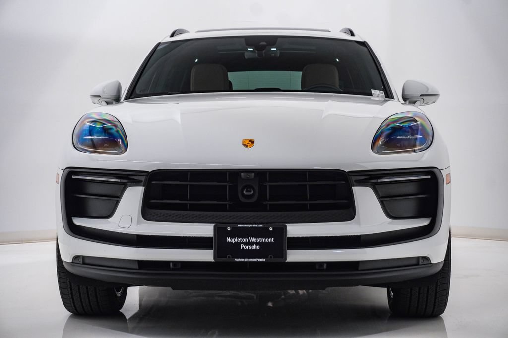 Certified 2025 Porsche Macan AWD/4WD image 5