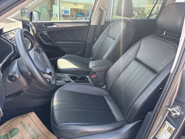Used 2024 Volkswagen Tiguan SE AWD/4WD image 17
