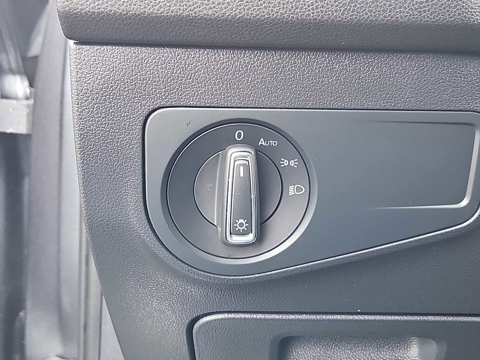 Used 2024 Volkswagen Tiguan SE R-Line image 18