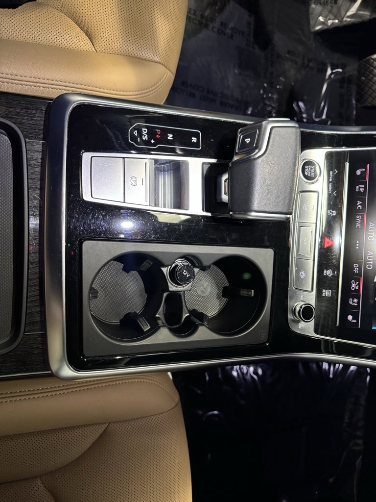 Used 2024 Audi Q7 3.0T Prestige image 11