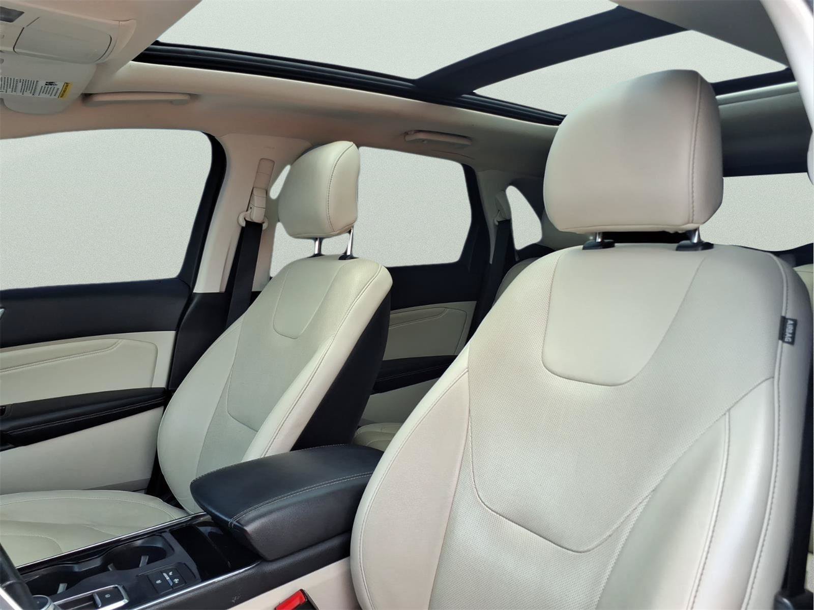 Used 2019 Ford Edge Titanium w/ Equipment Group 301A FWD image 16