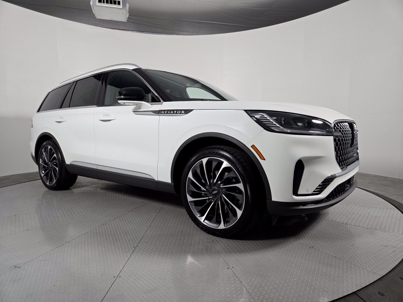New 2026 Lincoln Aviator Reserve w/ Luxury Package RWD image 2