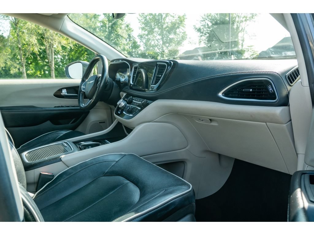 Used 2022 Chrysler Pacifica Limited FWD image 20