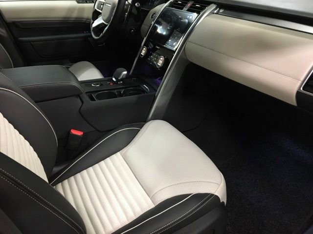 New 2024 Land Rover Discovery Metropolitan Edition image 34