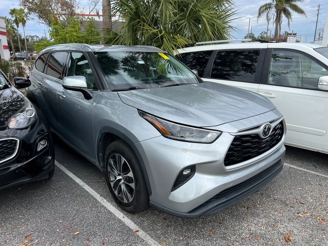 Used 2021 Toyota Highlander XLE image 4