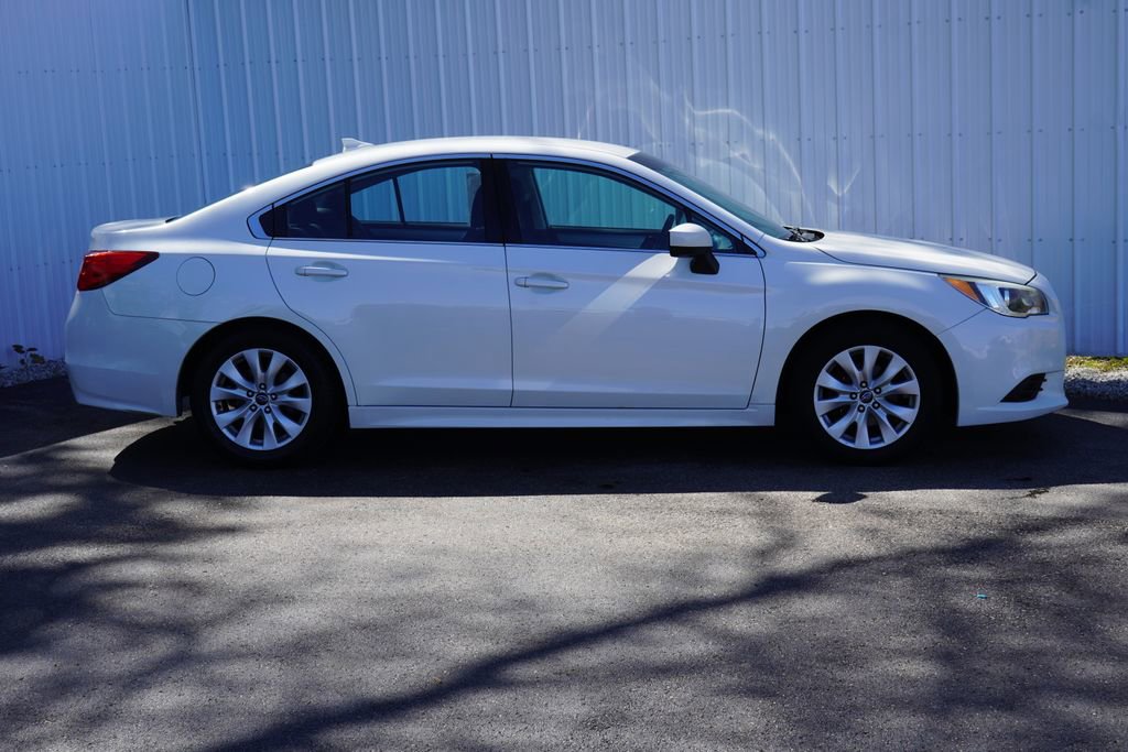Used 2017 Subaru Legacy 2.5i Premium AWD/4WD image 2