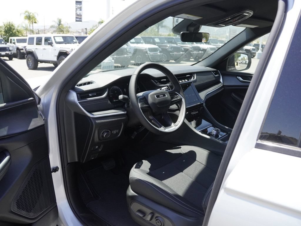 New 2026 Jeep Grand Cherokee Laredo RWD image 20