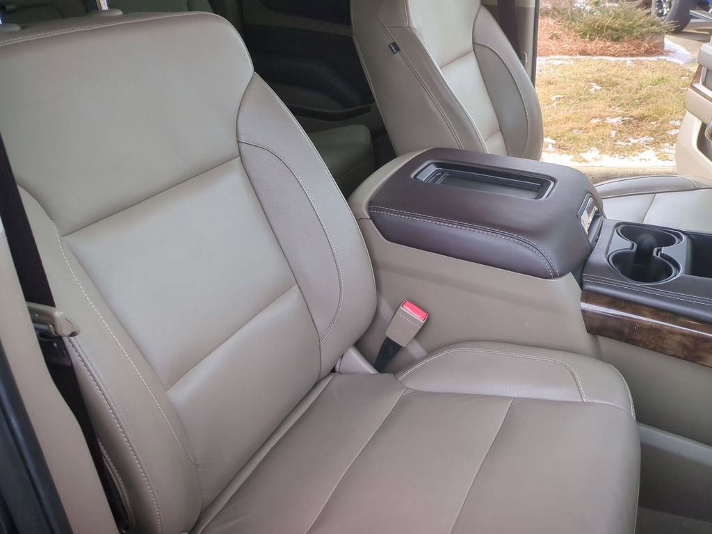 Used 2020 Chevrolet Suburban LT image 32