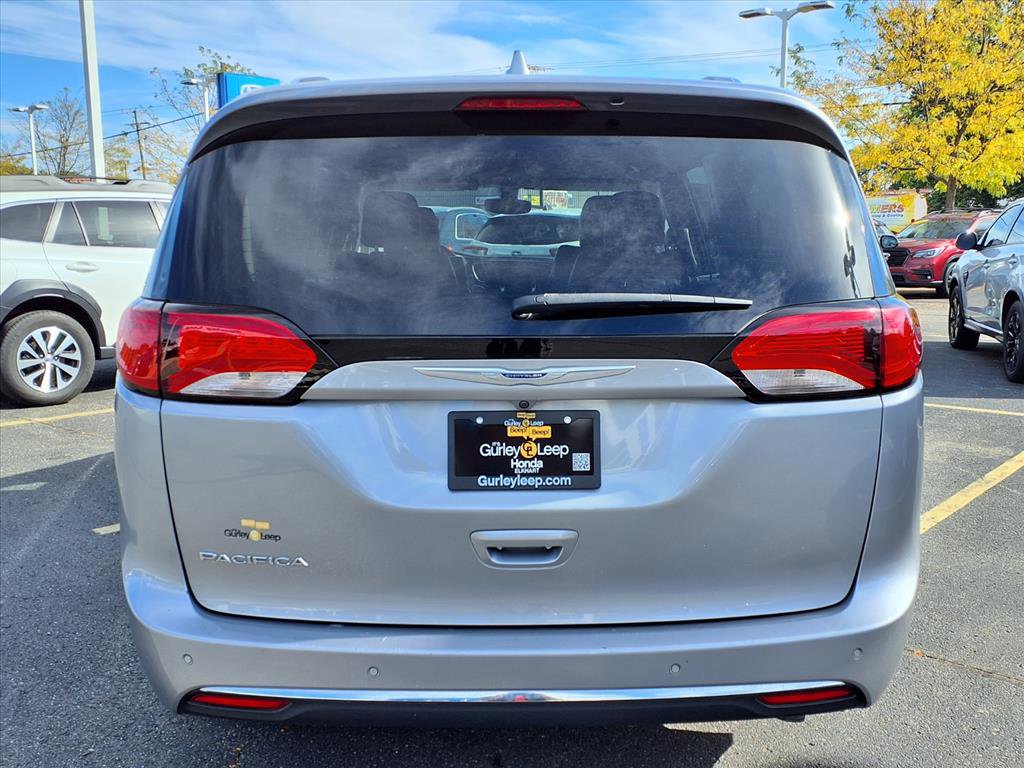 Used 2020 Chrysler Pacifica Touring-L image 9
