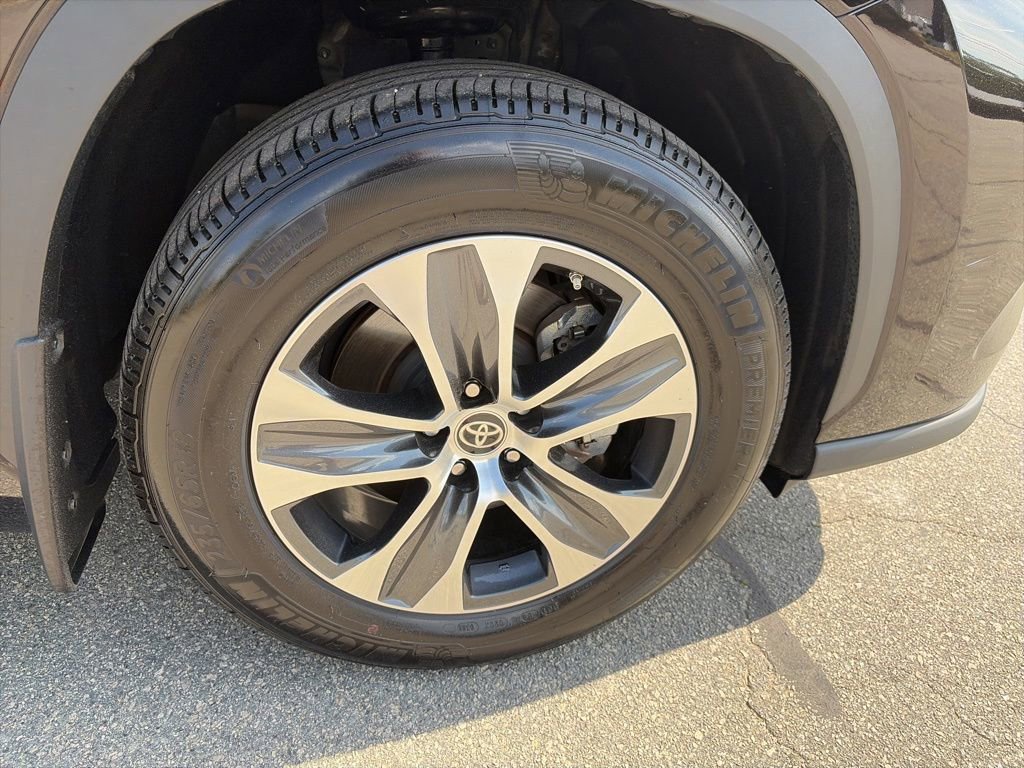 Used 2022 Toyota Highlander XLE image 17