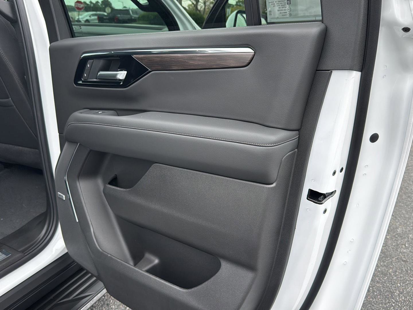 New 2026 Chevrolet Suburban LT image 13