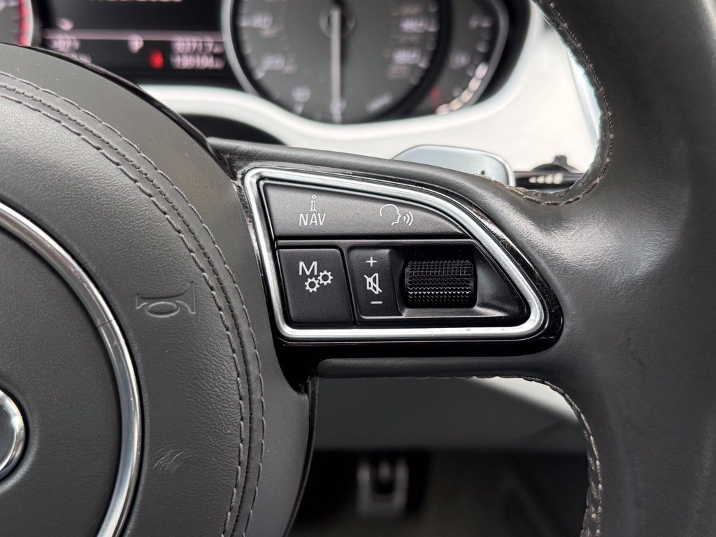 Used 2013 Audi S8 AWD/4WD image 32