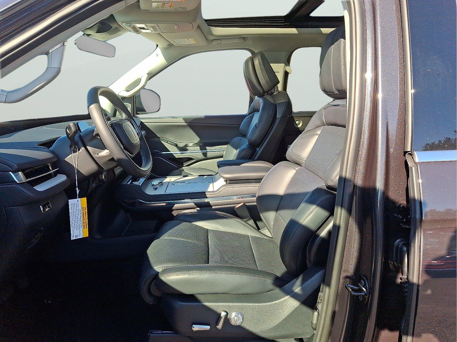 New 2026 Lincoln Navigator L Reserve AWD/4WD image 14