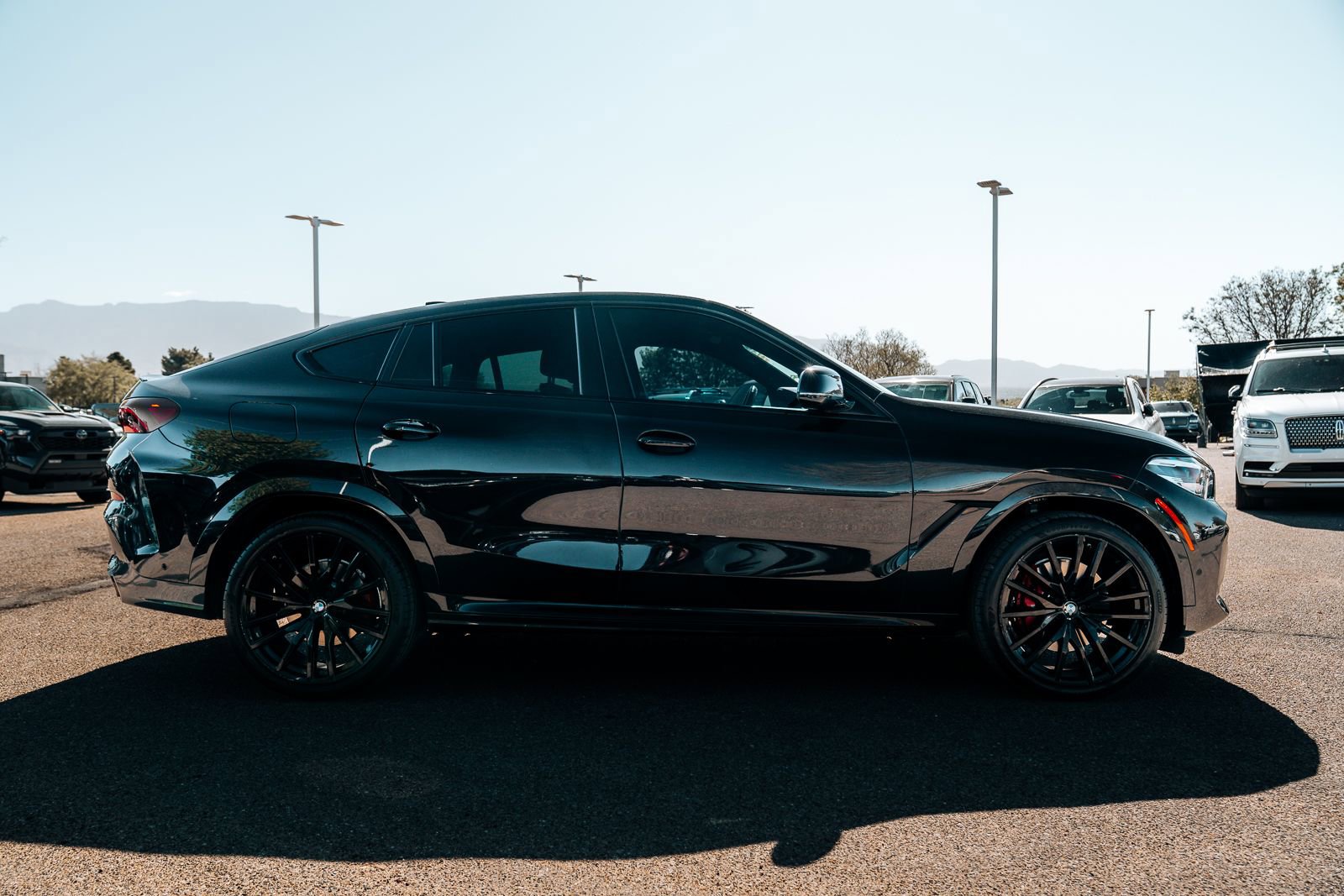 Used 2022 BMW X6 xDrive40i w/ M Sport Package image 8