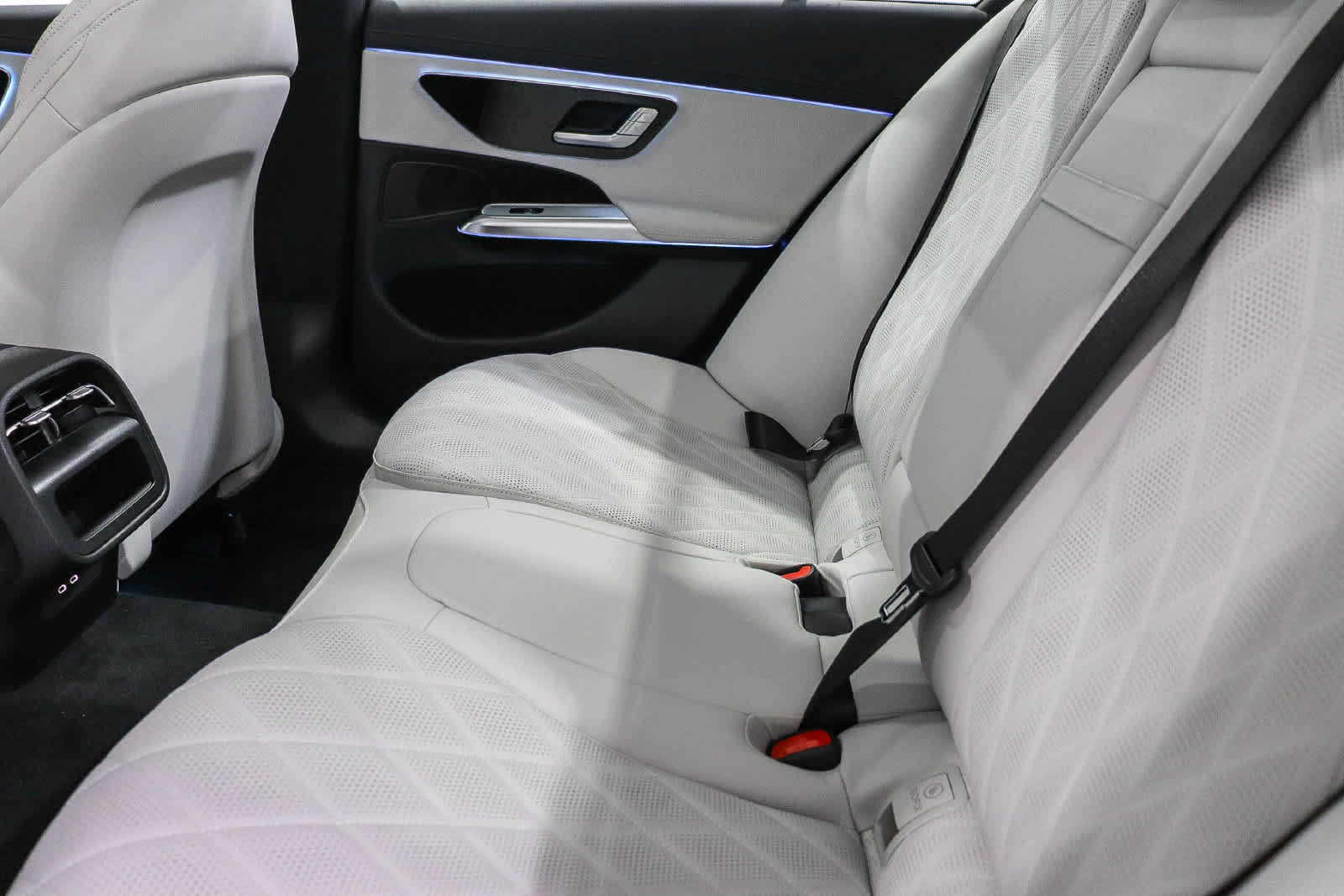 New 2027 Mercedes-Benz E 450 4MATIC Sedan image 22