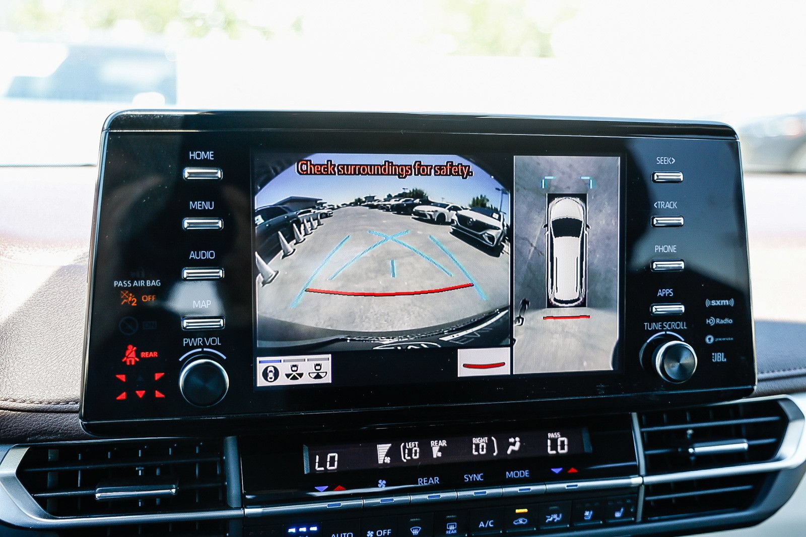 Used 2024 Toyota Sienna Platinum FWD image 23