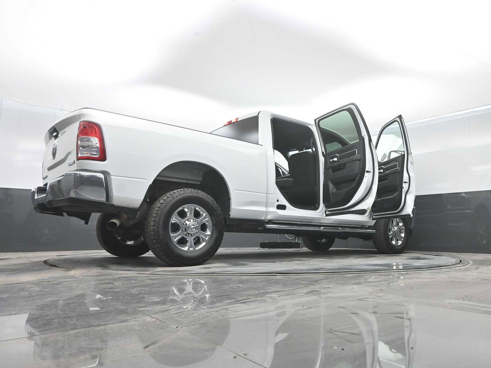 Used 2024 RAM 2500 Big Horn image 32