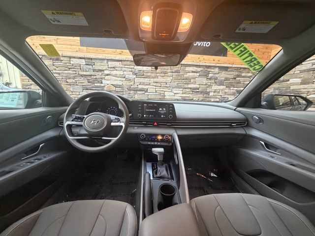Used 2023 Hyundai Elantra SEL w/ Preferred Accessory Package FWD image 18