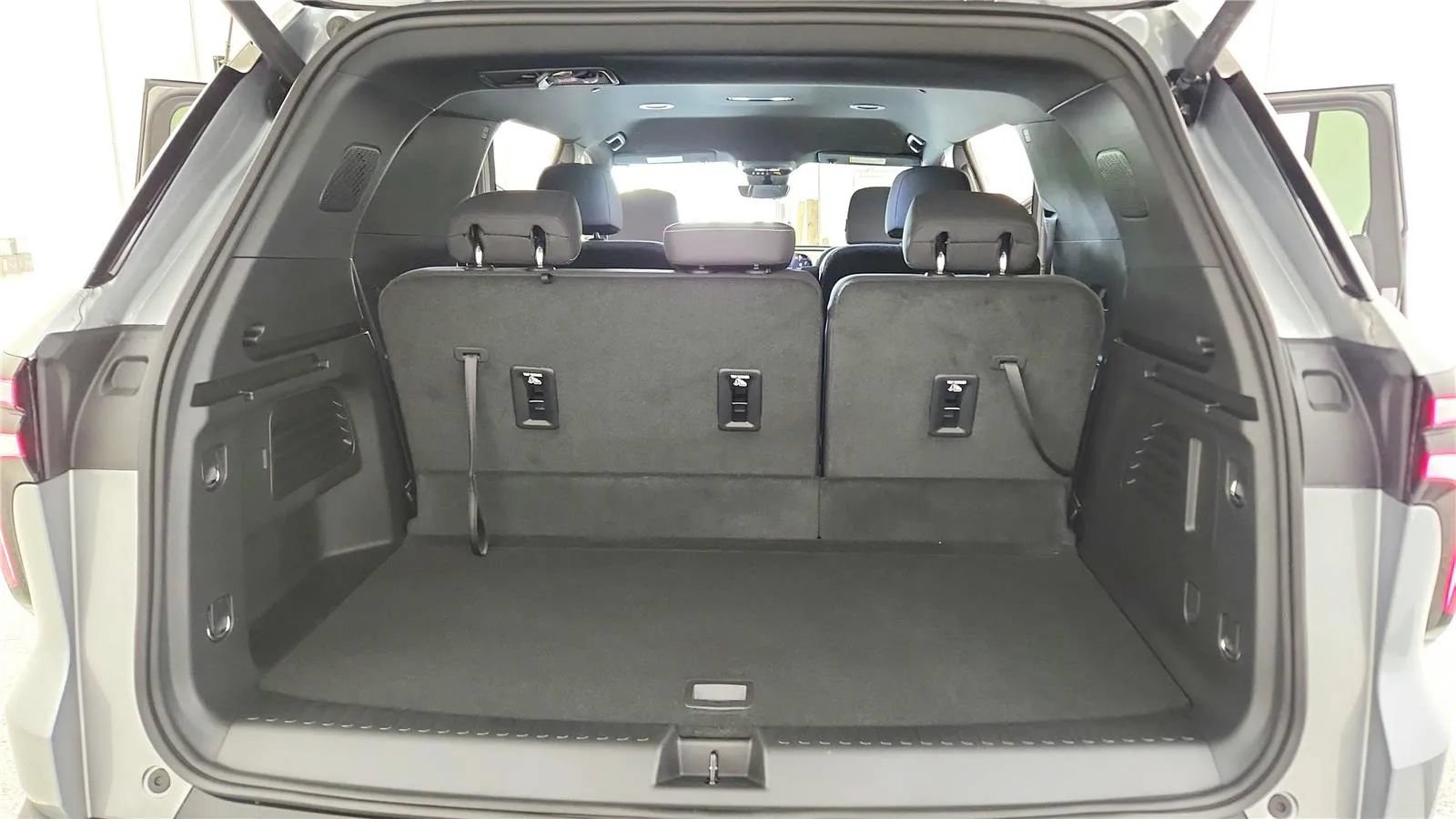 New 2026 Chevrolet Traverse LT w/ Midnight/Sport Edition AWD/4WD image 19