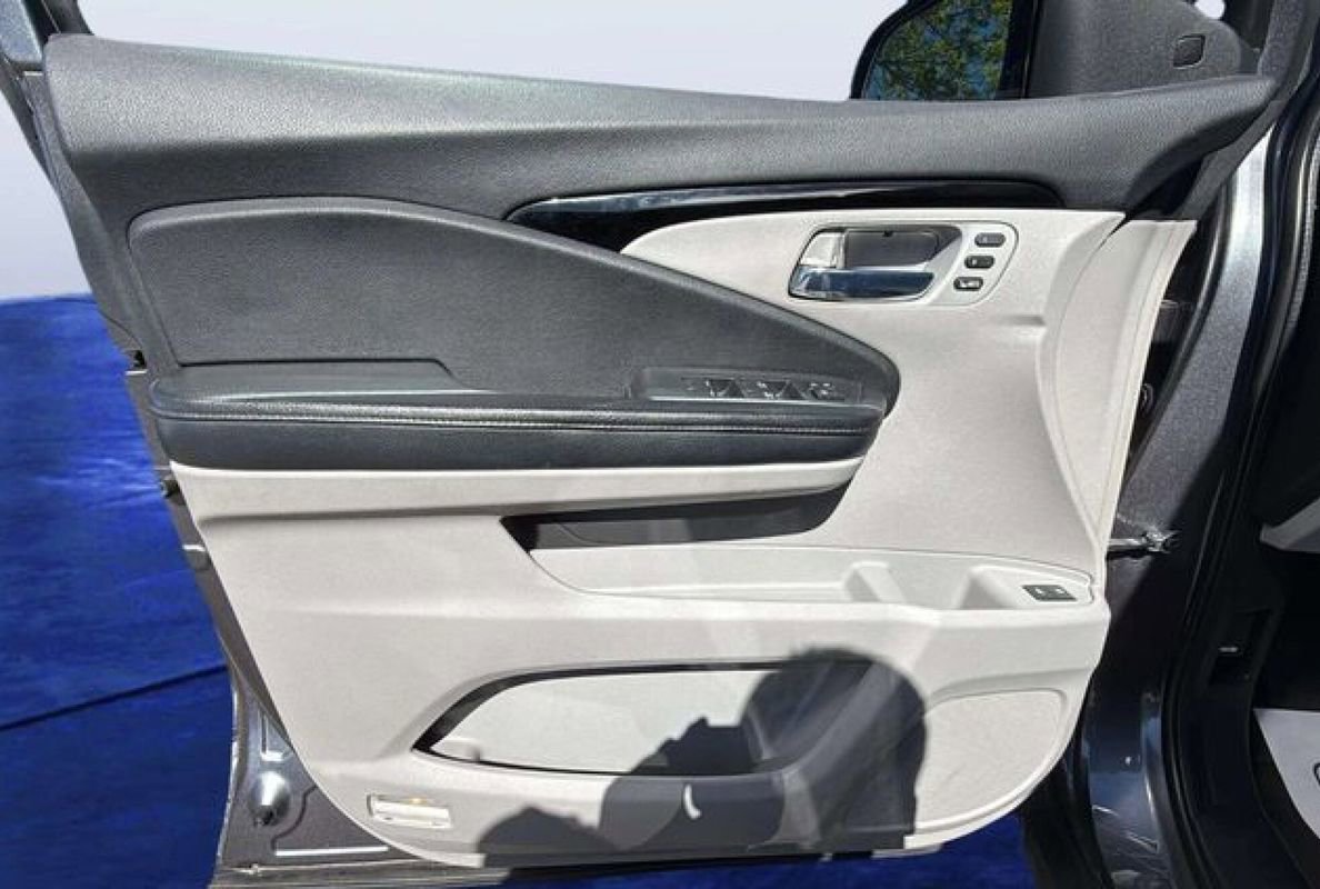 Used 2016 Honda Pilot Elite image 9