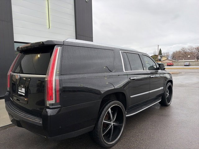 Used 2018 Cadillac Escalade ESV Luxury image 10