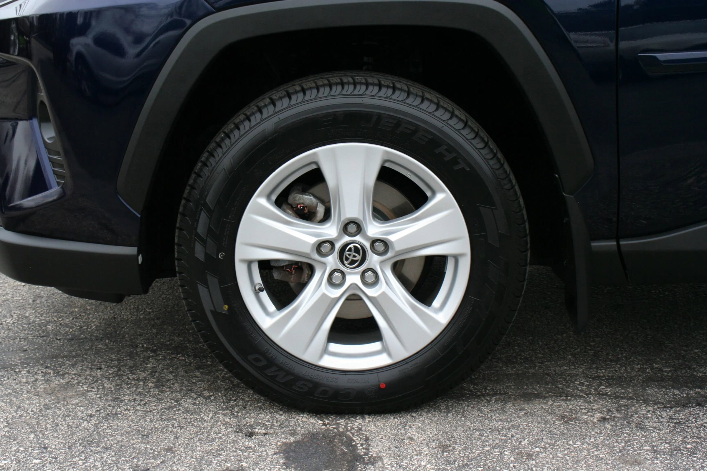 Used 2019 Toyota RAV4 XLE w/ Convenience Package image 14