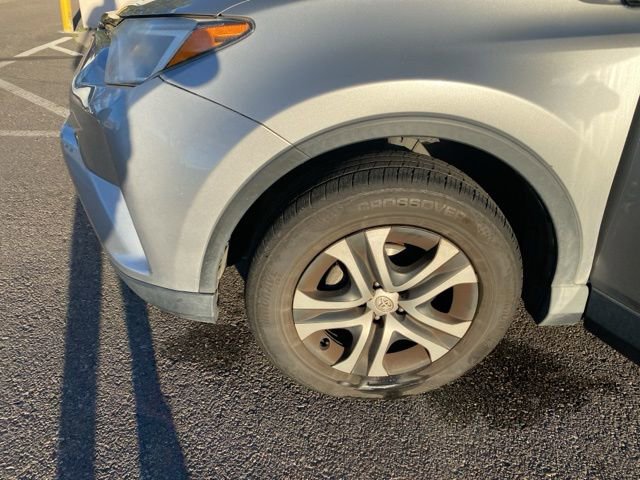 Used 2018 Toyota RAV4 LE image 19